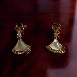 Elegant Dream Earrings- Mother of Pearl